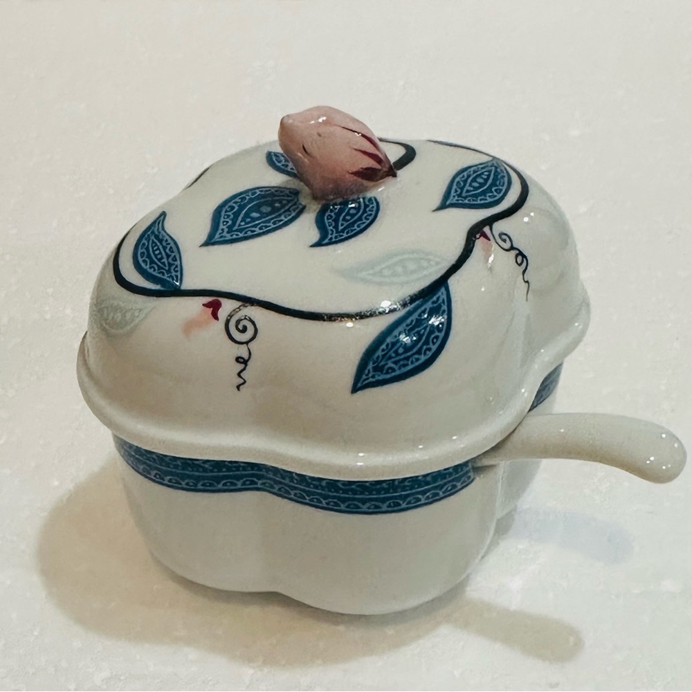 Cold creamer container